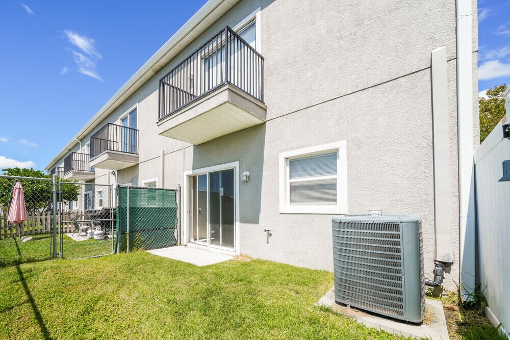 Building Photo - 7041 Opal Dr