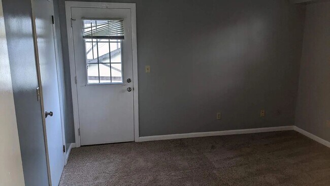Building Photo - Quiet 1 Bedroom Convenient to Hershey Med and Attractions