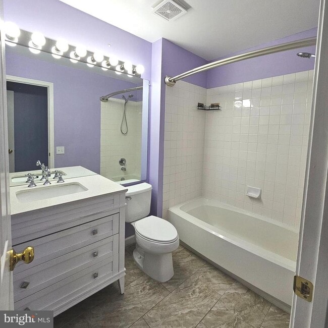 Building Photo - 8202 Catbird Cir