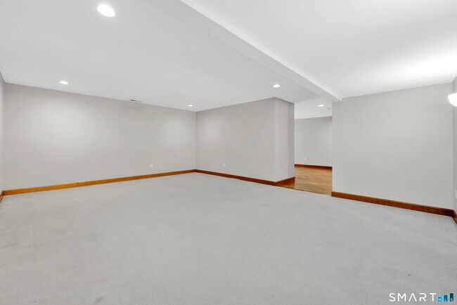 Building Photo - 3 Eton Pl