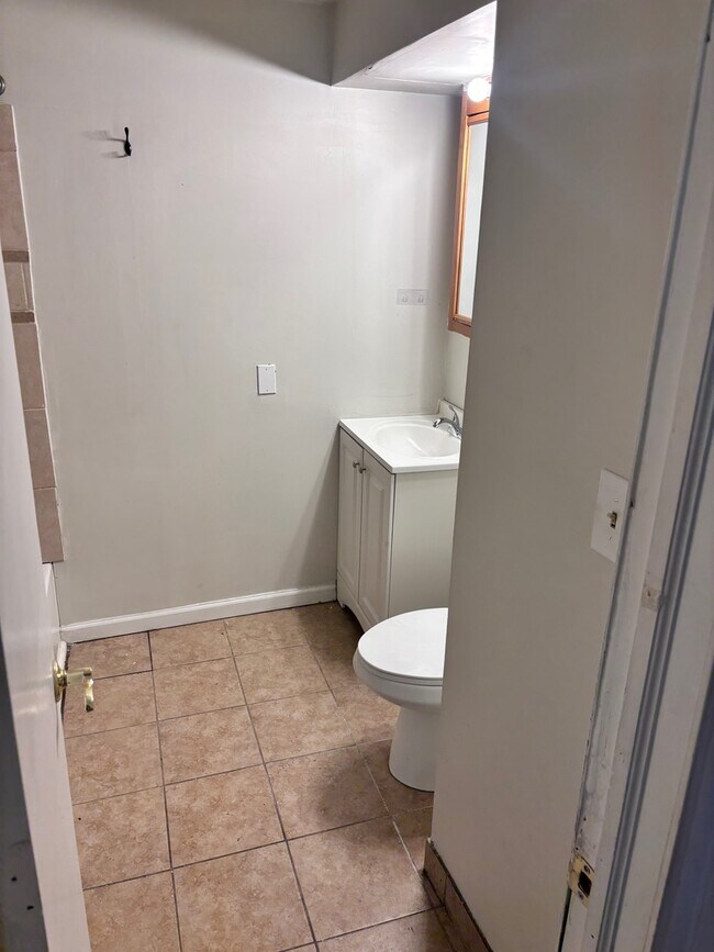 Building Photo - 224 E Heather Terrace