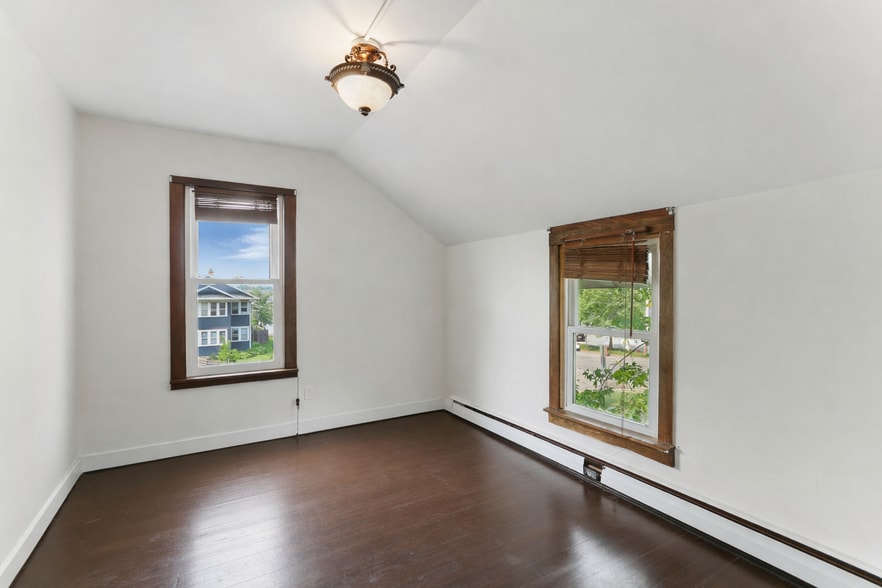 Building Photo - 1468 Carroll Ave