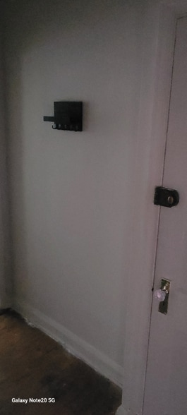 Building Photo - 0 N Linwood Ave