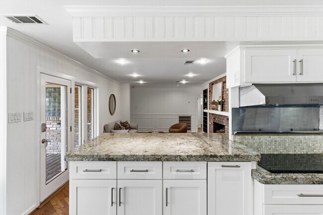 Building Photo - 531 Azaleadell Dr