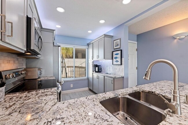 Building Photo - 6365 Bahia Del Mar Blvd S