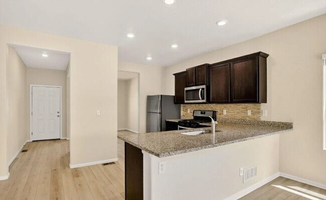 Building Photo - 308 Bowles St