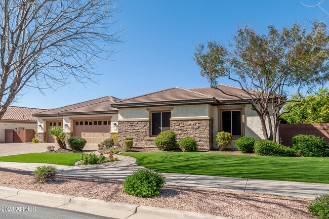 Building Photo - 19888 E Russet Rd