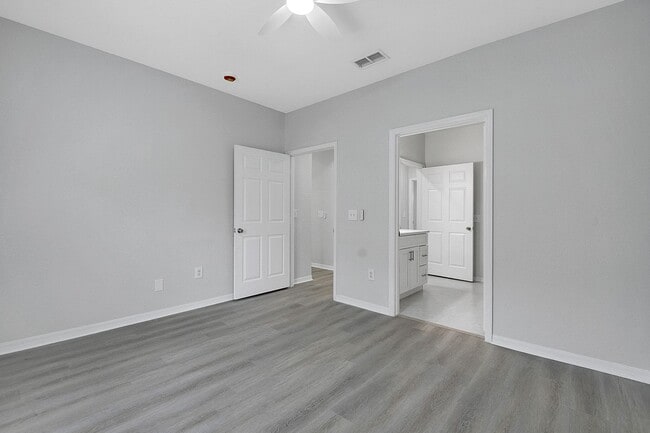 Building Photo - Fully Remodeled 3/2 with Loft in MetroWest...