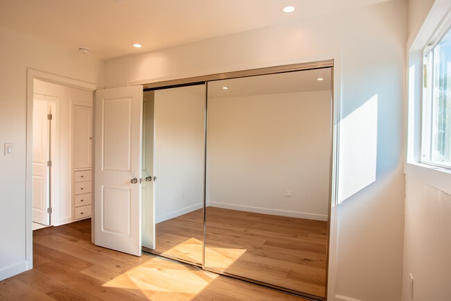 Building Photo - 157 N Vista St