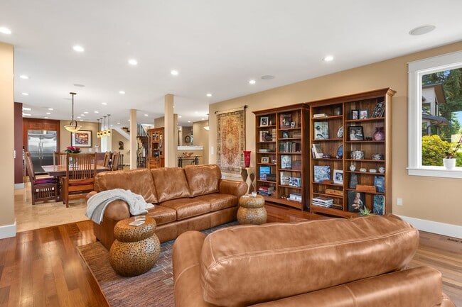 Building Photo - Exquisite Kirkland Estate - Lake Front Views
