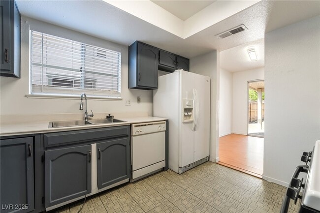 Building Photo - 4739 Buena Vista Way