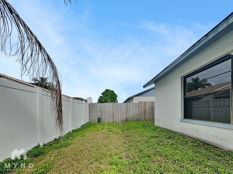 Building Photo - 2024 Sheffield Ct