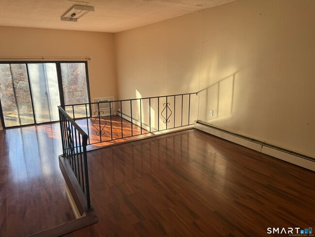 Building Photo - 11 King Arthur Dr