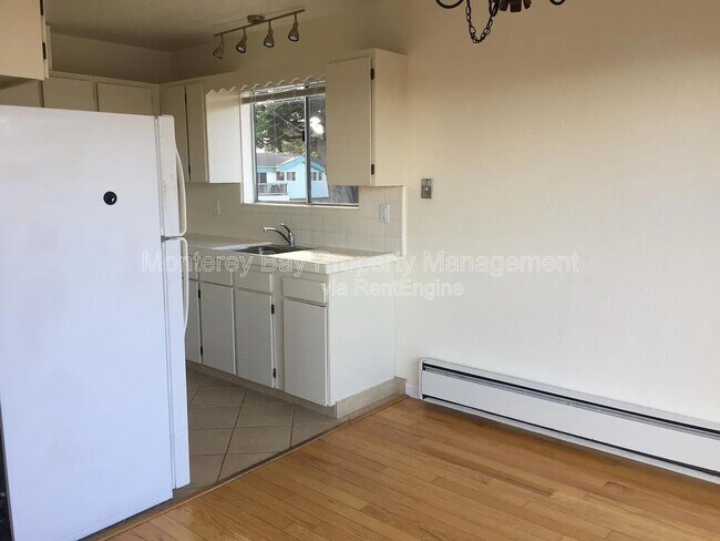 Building Photo - 900 Belden St