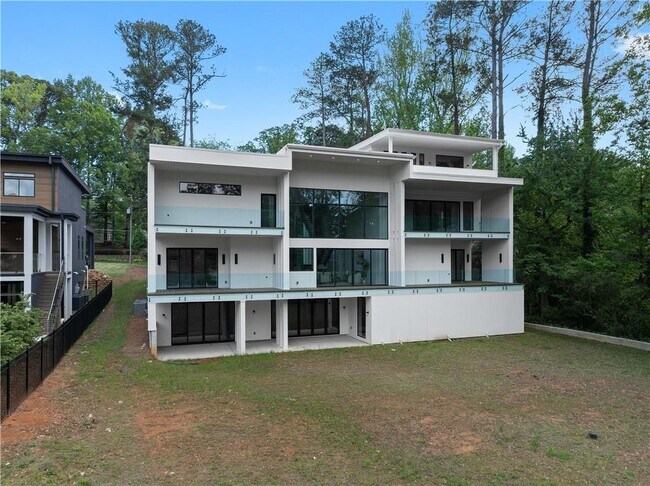 Building Photo - 2650 Fairoaks Rd