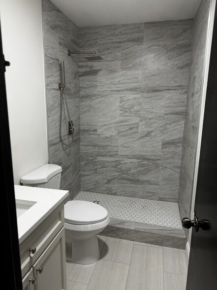 Building Photo - 1043 NE 20th St