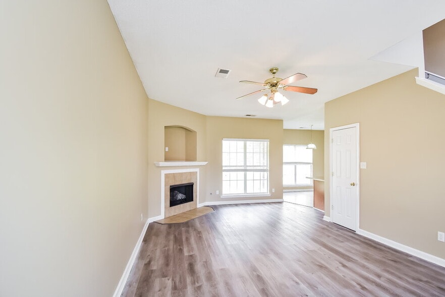 Building Photo - 4599 Tulip Bend Dr