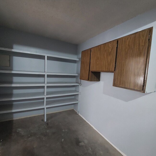 Building Photo - Welcome Home ! 3 bedroom 1.5 bath rental -...