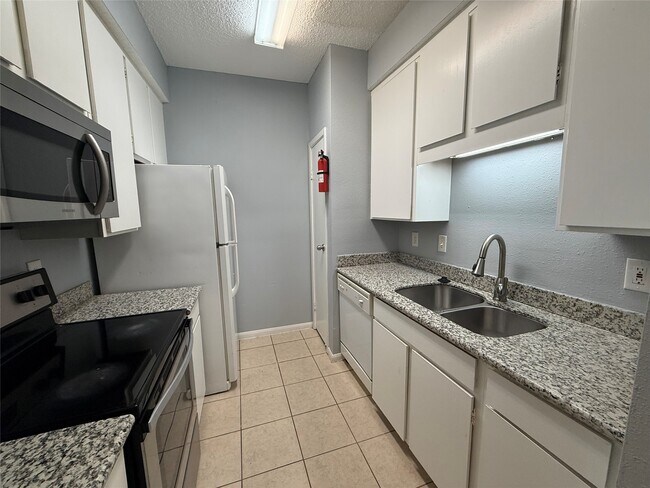 Building Photo - 10049 Westpark Dr