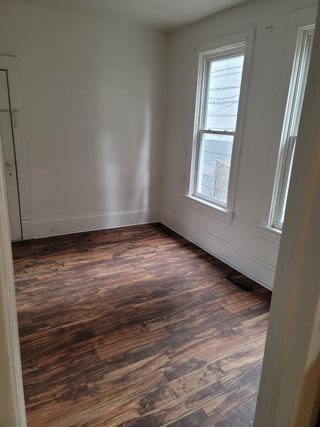 Building Photo - 1608 W Lincoln Ave