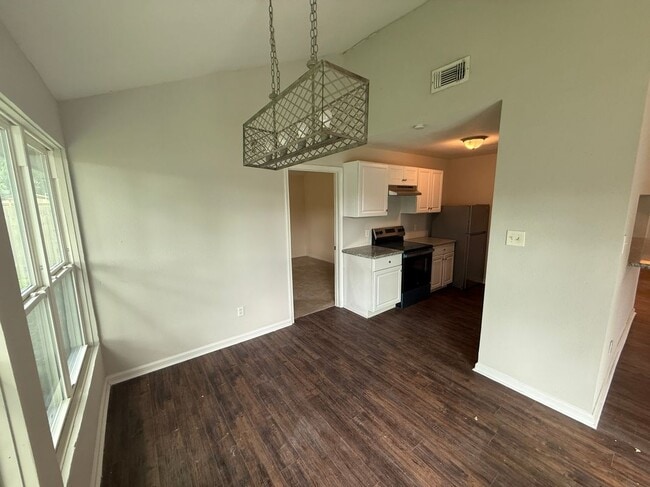 Building Photo - 6534 Lodgepole Rd