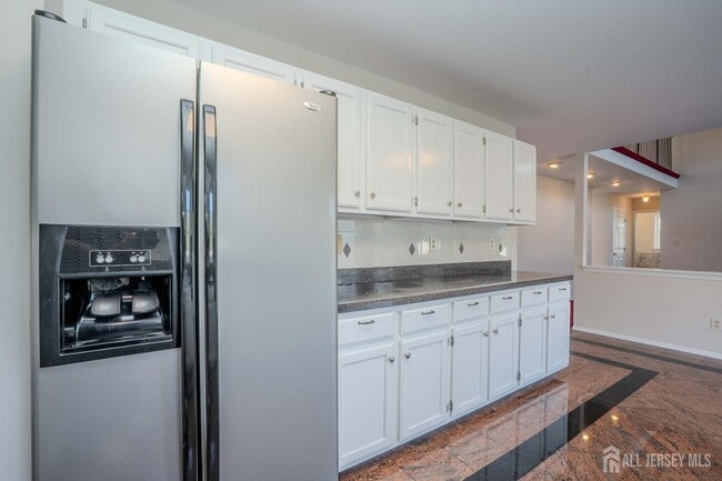 Building Photo - 27 Samantha Dr