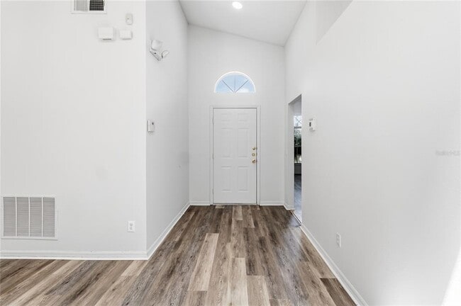 Building Photo - 210 Pine Cone Dr