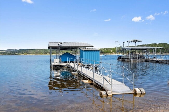 Building Photo - 504 Lakeshore Cir
