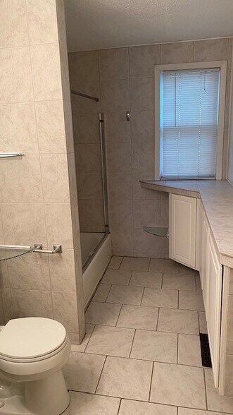 bathroom - 1503 N Cass St