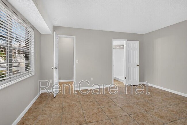Building Photo - 53 Windtree Ln
