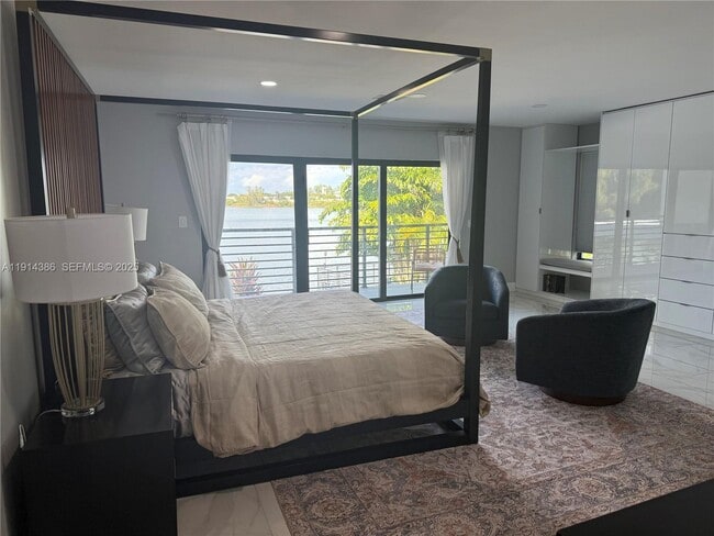 Building Photo - 7521 SW 56th St