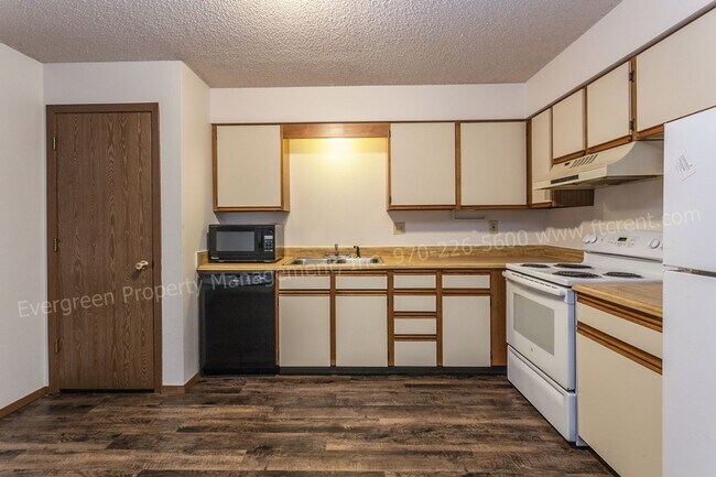 Building Photo - 348 Terri Dr