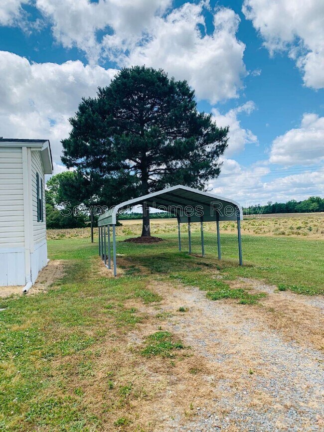 Building Photo - 1286 Country Club Rd