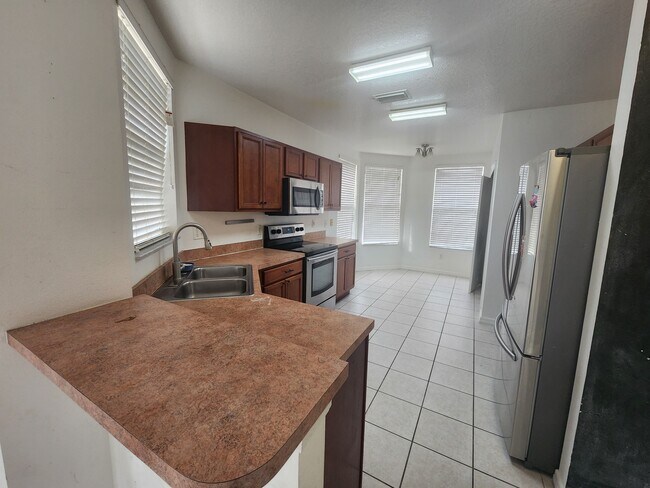 Building Photo - 6401 Barksdale Way