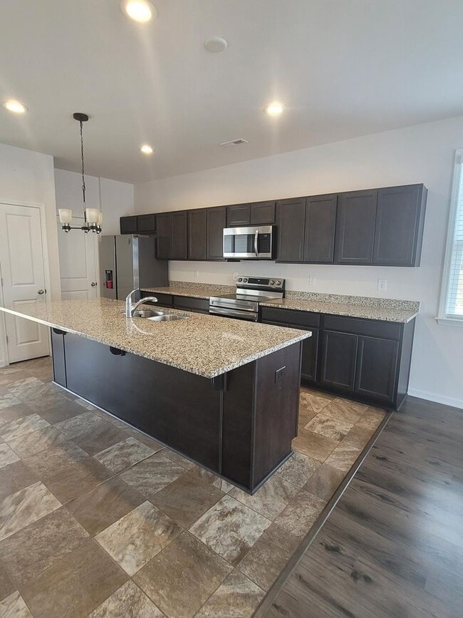 Building Photo - 3 Bed/ 2 full + 2 1/2 baths Boiling Spring...