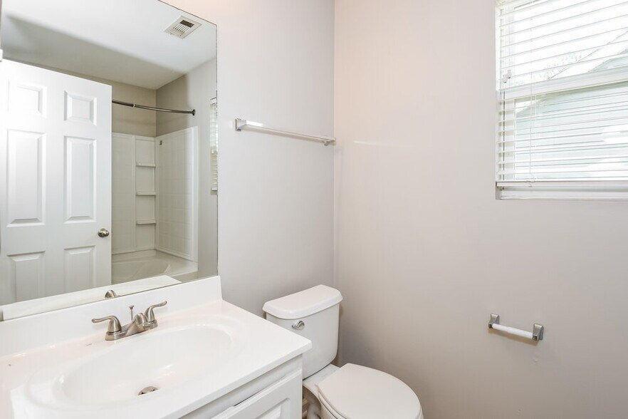 Building Photo - 307 Kaley Dr