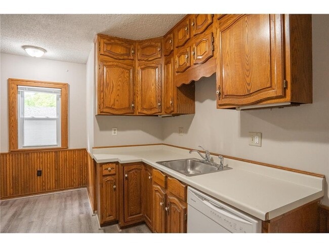 Building Photo - 3555 N Queen Ave