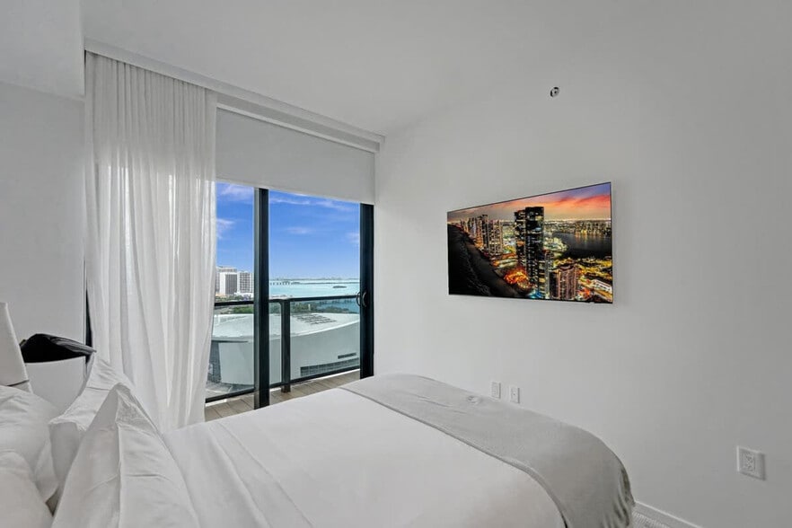 Building Photo - 398 NE 5th St