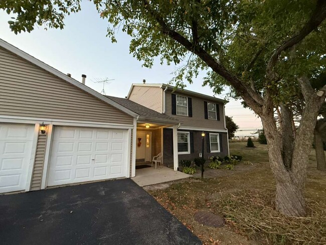 Building Photo - 320 Newport Ln