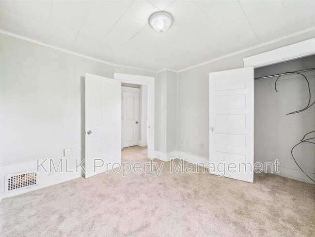Building Photo - 448 E Voris St