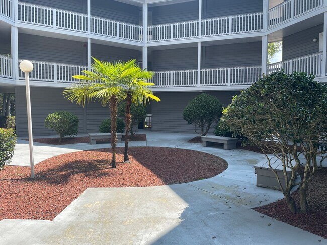 Building Photo - 10170 Beach Dr SW