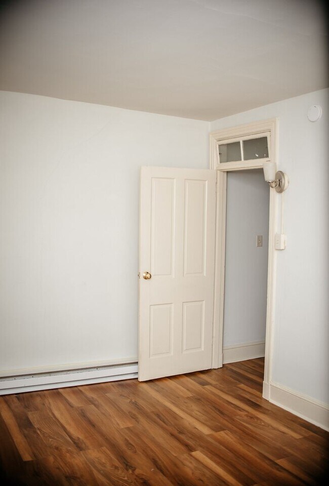 Building Photo - 331 N 3rd St