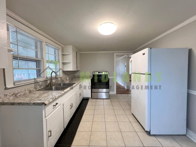 Building Photo - 135 Rivelon Rd