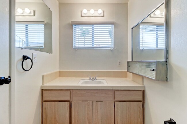 Building Photo - Corona Lane 108** - (V)