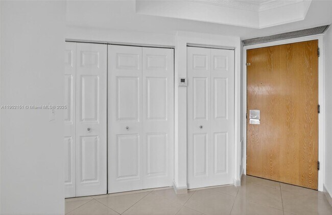 Building Photo - 20185 E Country Club Dr