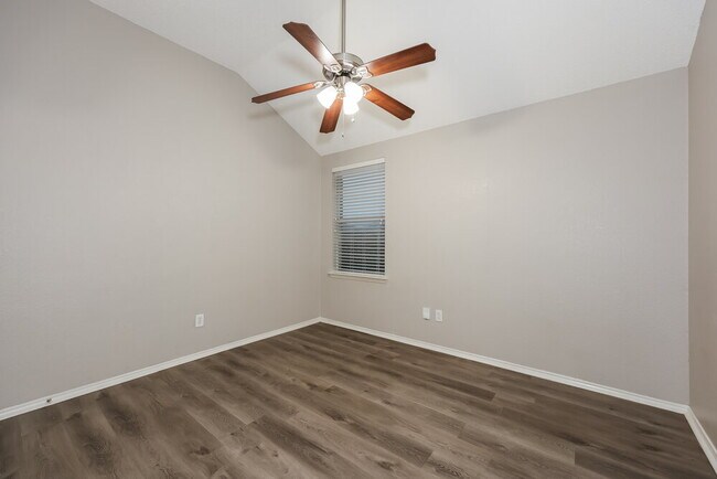 Building Photo - 430 Creekwood Ct