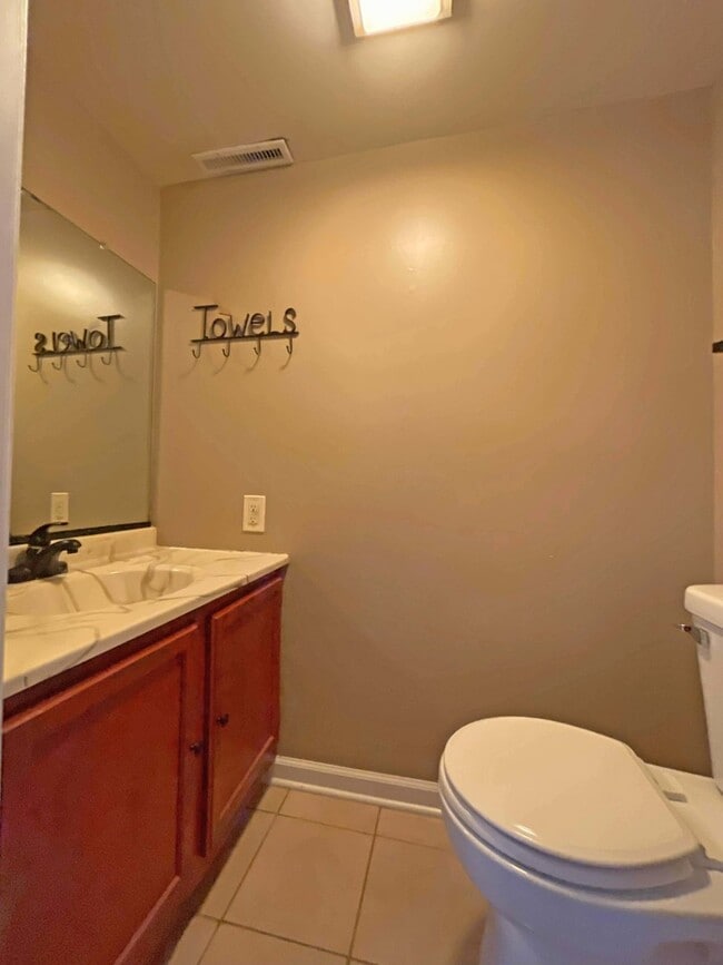 Building Photo - 1674 Shamrock Ct