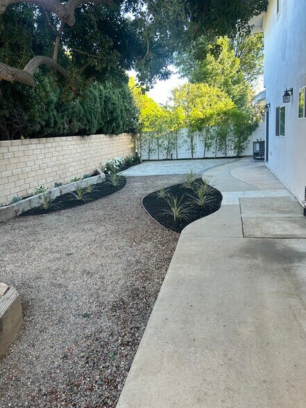 Backyard - 19548 Los Alimos St