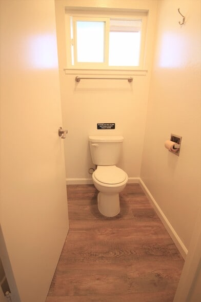 Upstairs bathroom - 1326 Galleon Way