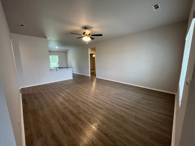 Building Photo - Available Now: Newer 4 Bed, 2 Bath Home in Pea Ridge – Modern Living Awaits!
